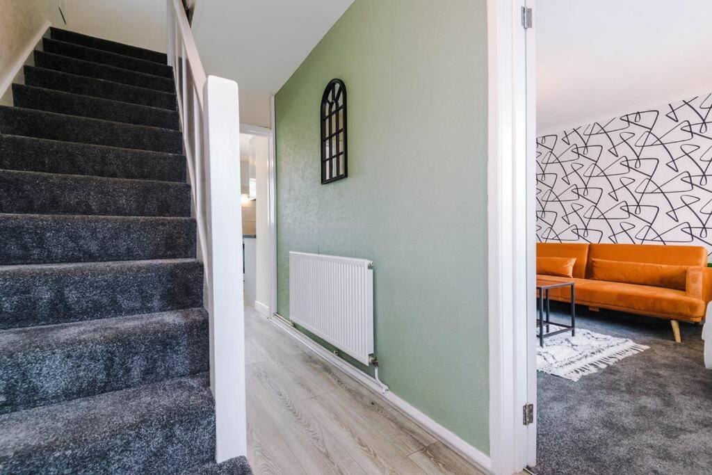 Cheerful 3 Bedroom Home With Parking Near Chester Saughall Eksteriør bilde